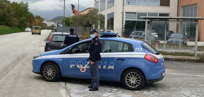 Sassoferrato – Ragazzina picchiata selvaggiamente in un locale, denunciata trentenne