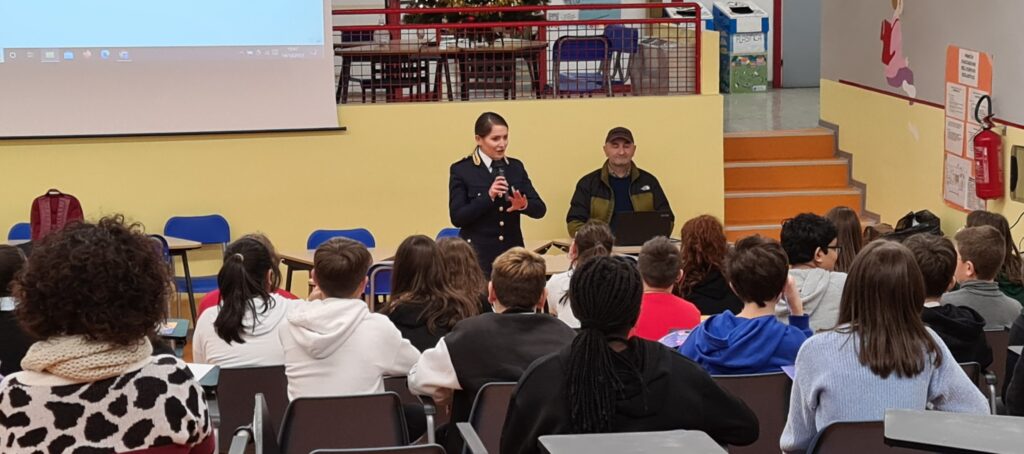 polizia nelle scuole