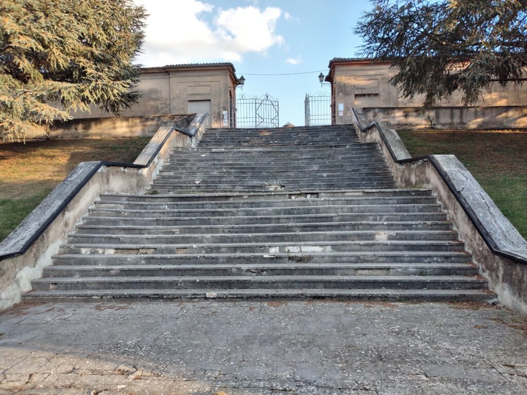 scalinata cimitero s maria