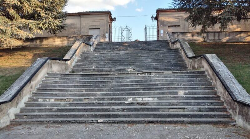 scalinata cimitero s maria