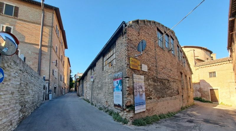 capannone via le povere