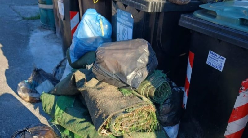 Rifiuti abbandonati ad Albacina, Polizia Locale individua i responsabili, denunciati per reato ambientale